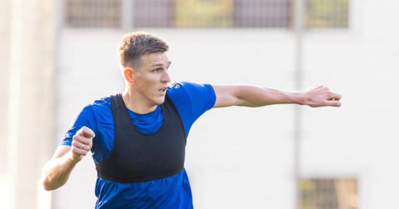 Фанаты «Зенита» скандировали оскорбительные кричалки в адрес Соболева на матче с «Кайратом». Форвард дебютировал за сине-бело-голубых