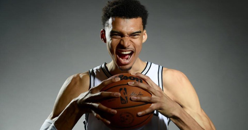 Де’Андре Хантер перевел матч со «Сперс» в овертайм, поставив с сопротивлением Вембаньямы. Оба получили по техническому