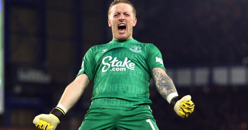 Пикфорд корчил рожи и высовывал язык перед пенальти Холанда. Вратарь «Эвертона» отбил удар форварда «Сити»