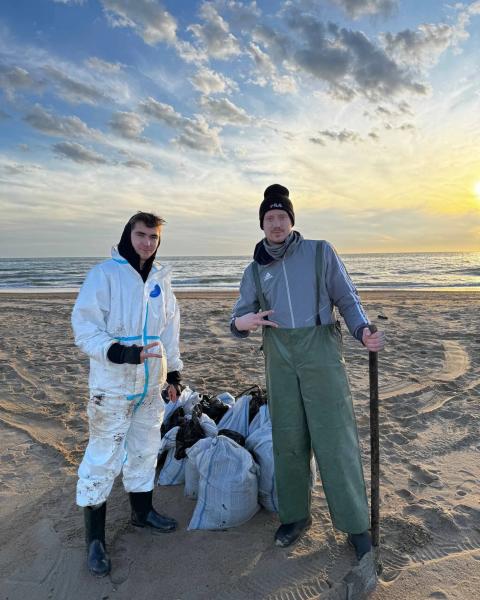 Вратарь &laquo;Енисея-2&raquo; Сорокин помогает в ликвидации катастрофы в Черном море: &laquo;Каждый маленький шаг важен &ndash; это вопрос нашего будущего&raquo;