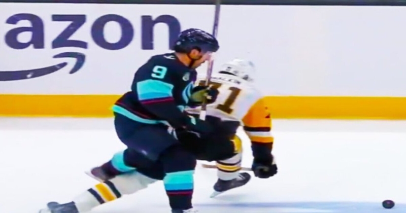 Малкин получил травму в матче с «Сиэтлом» после столкновения со Стивенсоном. Он ушел со льда в 1-м периоде