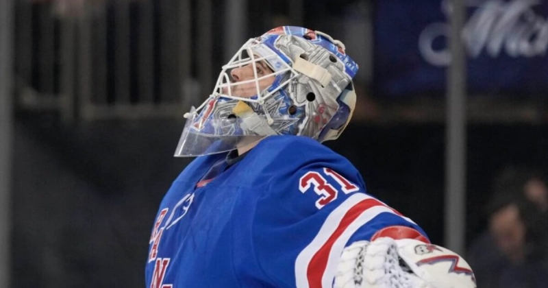 Шестеркин пропустил 9 шайб в двух подряд проигранных матчах. Вратарь «Рейнджерс» отразил 22 из 26 бросков «Каролины»